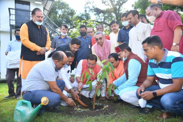 मुख्यमंत्री धामी ने प्रधानमंत्री के जन्म दिवस पर वृक्षारोपण कर, केदार व गंगात्री में चल रही पूजा अर्चना में किया प्रतिभाग