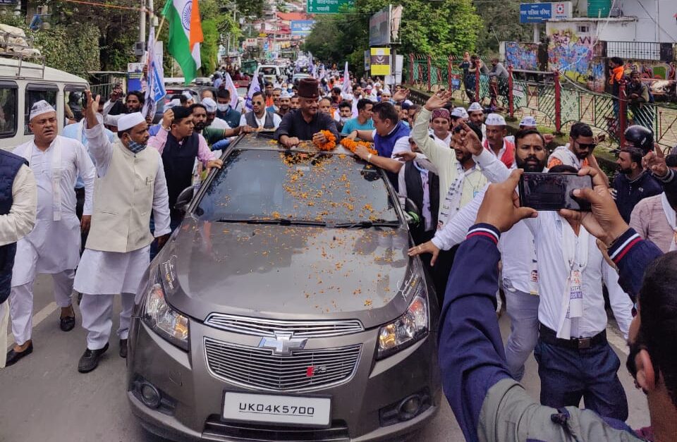 आप की रोजगार गारंटी योजना यात्रा की हुई शुरुआत,कर्नल कोठियाल के नेतृत्व में बेरोजगारों ने फ्लैग ऑफ कर नैनीताल से किया शुभारंभ