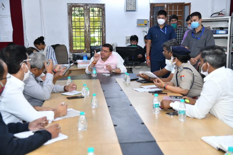 सीएम पुष्कर सिंह धामी पहुंचे सचिवालय स्थित आपदा कंट्रोल रूम