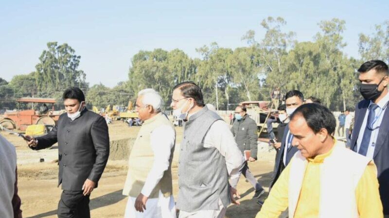 धामी ने लिया प्रधानमंत्री की प्रस्तावित रैली की तैयारियों का जायजा