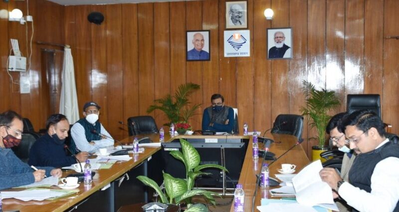 अपर मुख्य सचिव ने की मुख्यमंत्री द्वारा की गई घोषणाओं की समीक्षा