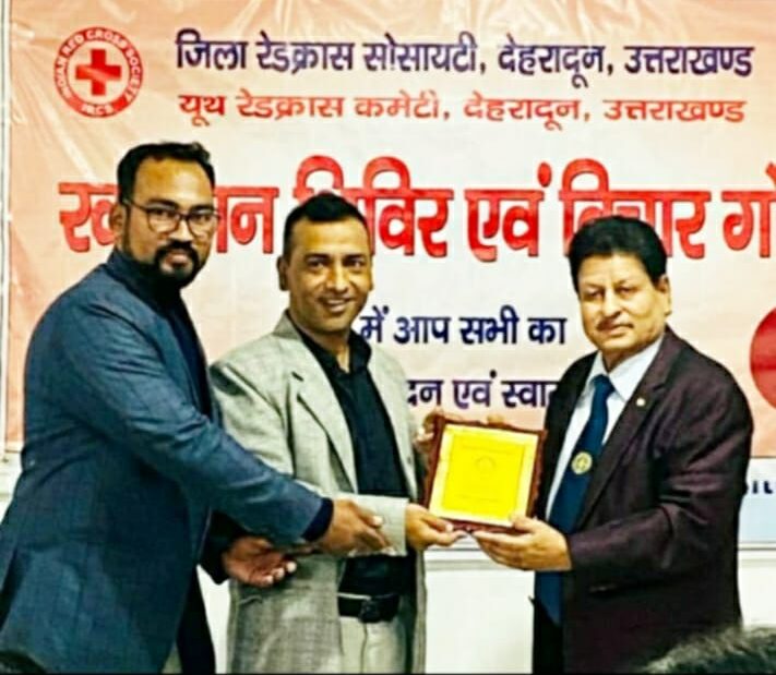 यूथ रेडक्रास कमेटी के शिविर में 104 युवाओं ने किया रक्तदान