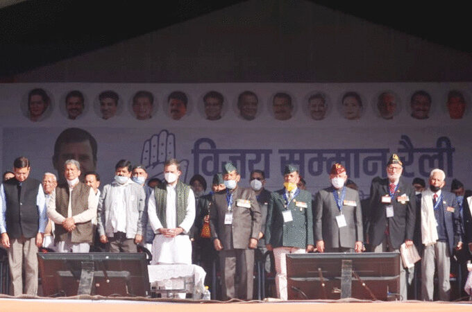 देहरादून में बोले राहुल, कुर्बानी का रिश्ता है उतराखंड और हमारा