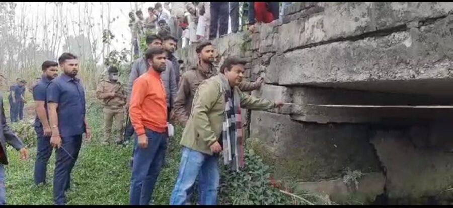 बड़ी पहल- पत्रकार उमेश कुमार ने शुरू करवाया निजी खर्चे में पुल का निर्माण, पुल की वजह से गई थी बच्चे की जान