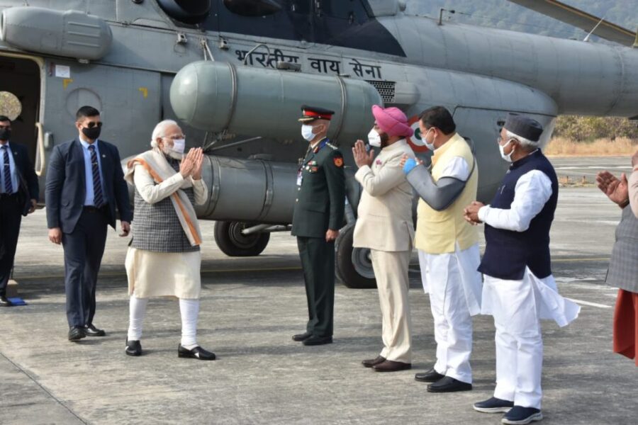 पीएम मोदी के उत्तराखंड आगमन पर राज्यपाल व मुख्यमंत्री ने किया स्वागत