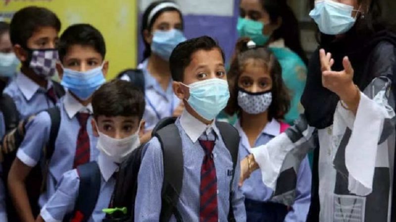 राज्य में बढ़ते कोरोना संक्रमण के खतरे को देखते हुए एक बार फिर बंद हो सकते है विद्यालय