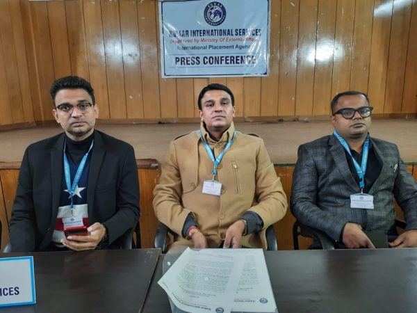 विदेश जाने के लिए सही एजेंसी का करें चुनाव: रोहित कुमार