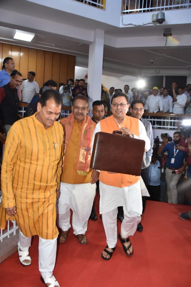 जनता से किये गये वायदो एवं संकल्पों को पूर्ण करने के लिये सरकार प्रतिबद्ध: सीएम धामी