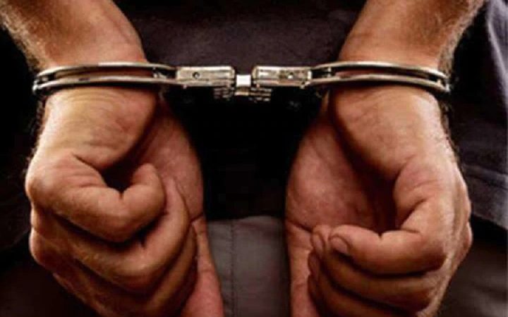 खैर की तस्करी करने वाला आरोपी थाने से फरार,ड्यूटी पर तैनात सिपाही सस्पेंड