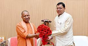 मुख्यमंत्री योगी आदित्यनाथ के शपथ ग्रहण समारोह में शामिल होने लखनऊ पहुचेंगे सीएम धामी