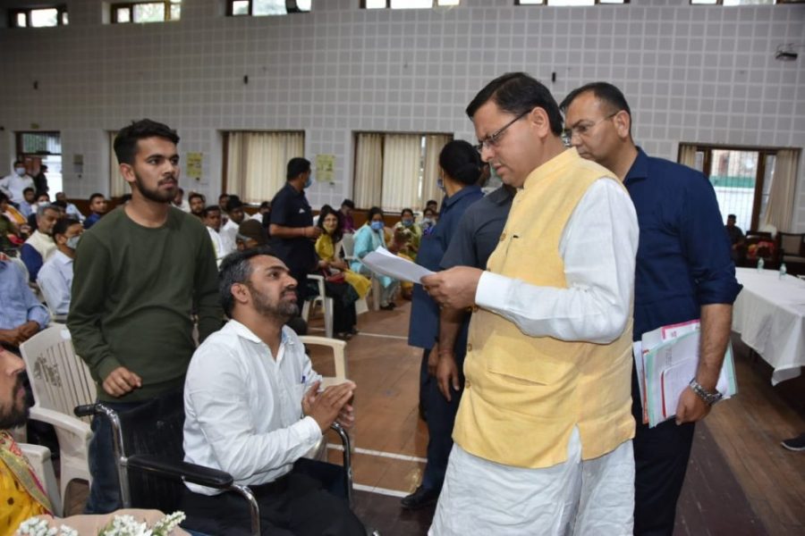 आम जनता से मिले सीएम धामी,बोले प्रदेश के विकास के लिये किये गये वायदों का शीघ्र धरातल पर होगा क्रियान्वयन