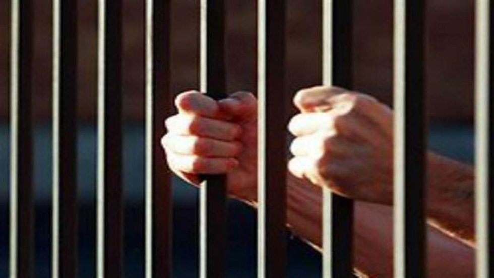 दोस्त को बचाने के लिए बेटी ने अपने ही पिता पर लगाया दुष्कर्म का आरोप