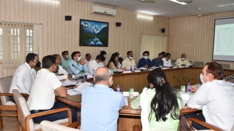 अपर मुख्य सचिव ने की जनपदों के मुख्य विकास अधिकारियों के साथ समीक्षा बैठक