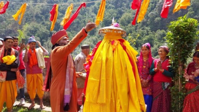 रणाचट्टी के समीप भूस्खलन होने से बड़े वाहनों की आवाजाही हुई बंद