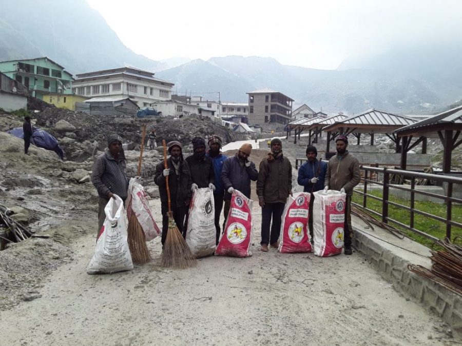 केदारनाथ धाम व यात्रा मार्ग पर दस दिनों से चल रहा विशेष स्वच्छता अभियान, जिलाधिकारी ने दिए थे निर्देश