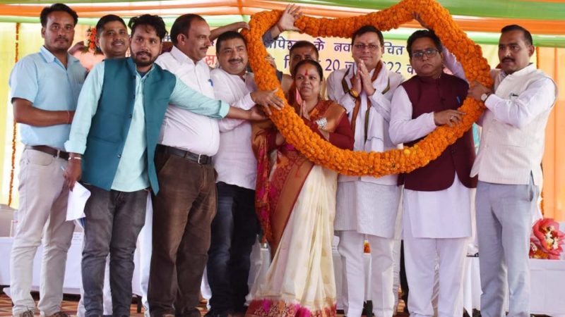 मुख्यमंत्री धामी पहुंचे गोपेश्वर, नवनिर्वाचित नगर पालिका अध्यक्ष के शपथ ग्रहण समारोह में किया प्रतिभाग