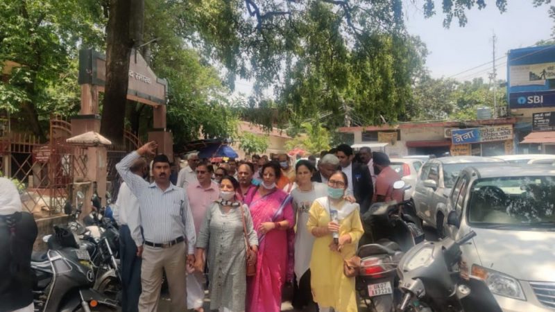 उत्तराखण्ड राज्य आंदोलनकारी सयुंक्त मंच ने मांगों को लेकर किया जिलाधिकारी कार्यालय का घेराव, भेजा ज्ञापन