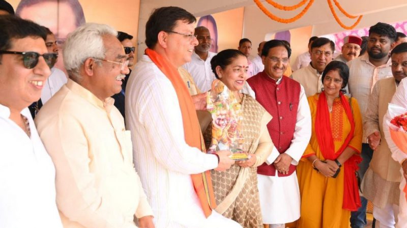 रुड़की के नेहरु स्टेडियम में हुआ सीएम धामी व नव निर्वाचित राज्यसभा संसद डॉ. कल्पना सैनी का भव्य स्वागत