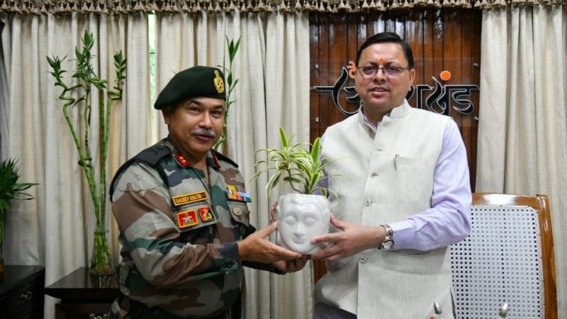 सीएम धामी ने की मेजर जनरल संजीव खत्री से मुलाकात