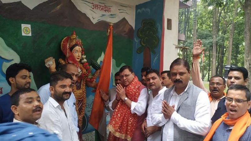 मुख्यमंत्री धामी ने कालीचौड़ मंदिर पहुंच की पूजा अर्चना, स्थानीय लोगों से वार्ता कर जानी समस्याएं