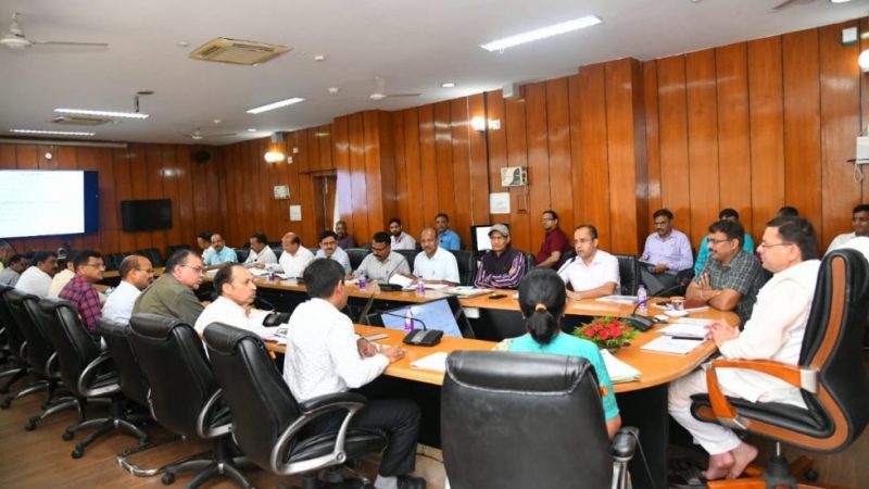 सीएम धामी ने अधिकारियों को दिए निर्देश, किसानों के हित में की जाए योजना तैयार