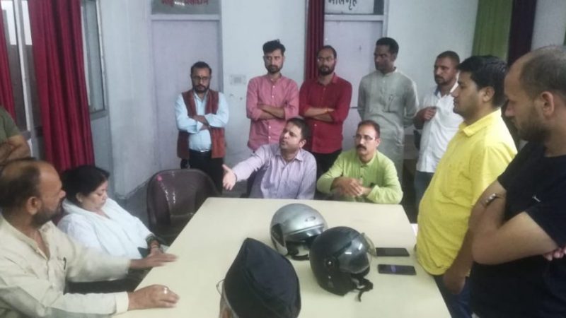ठुमका गाना यू ट्यूब से हटाये जाने की मांग को लेकर उत्तराखण्ड क्रांति दल का धरना प्रदर्शन