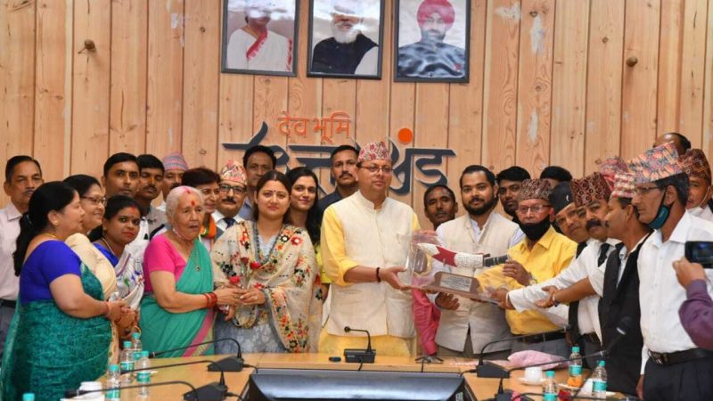 गोरखा कल्याण परिषद् द्वारा सीएम धामी को किया गया सम्मानित