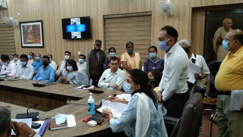 जनता की शिकायतों को लंबित रखने पर संबंधित अधिकारीयों के विरुद्ध होगी कार्यवाही: जिलधिकारी सोनिका