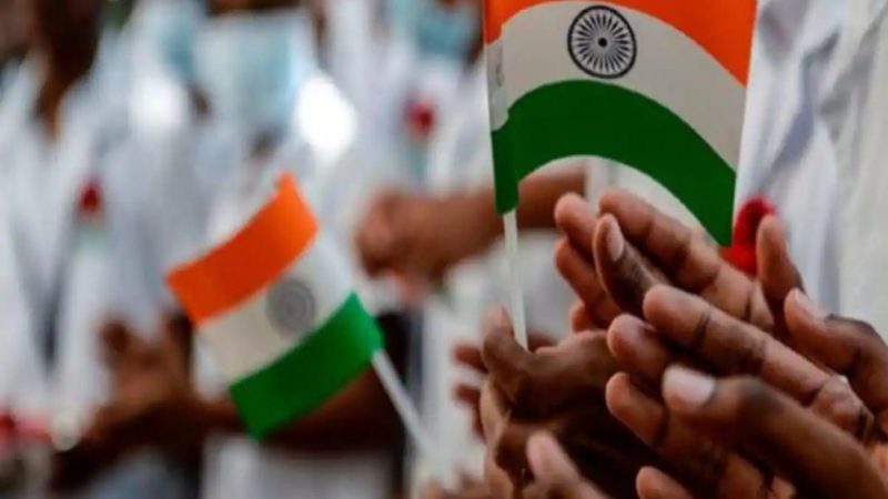 तिरंगे के नियम अनुसार निस्तारण के लिए पुलिस को सौंप सकते है घर का तिरंगा