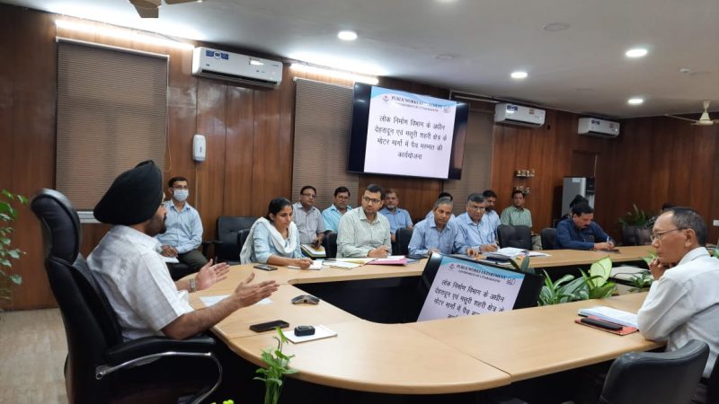 मुख्य सचिव ने मसूरी-देहरादून की सड़कों की स्थिति के सुधारीकरण के सम्बन्ध में की बैठक
