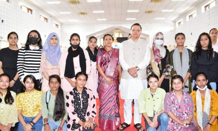 मुख्यमंत्री धामी ने नंदा गौरा योजना के तहत 80 हज़ार बालिकाओं को प्रदान की धनराशी