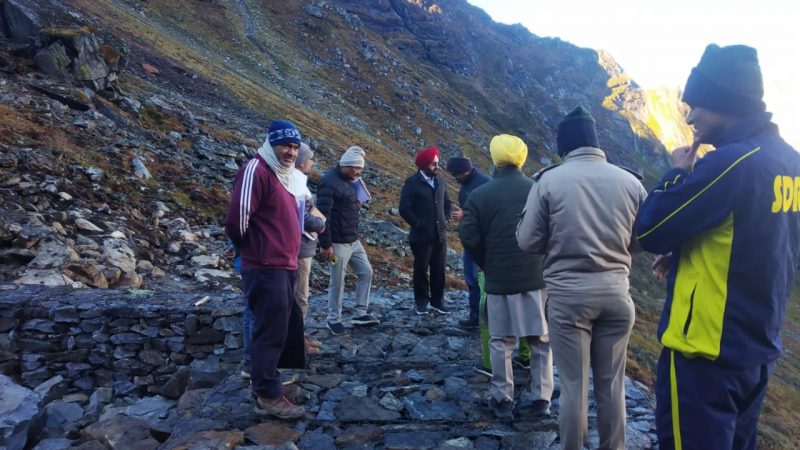 मुख्य सचिव ने हेमकुंड साहिब पहुंचकर किया निरीक्षण दौरा