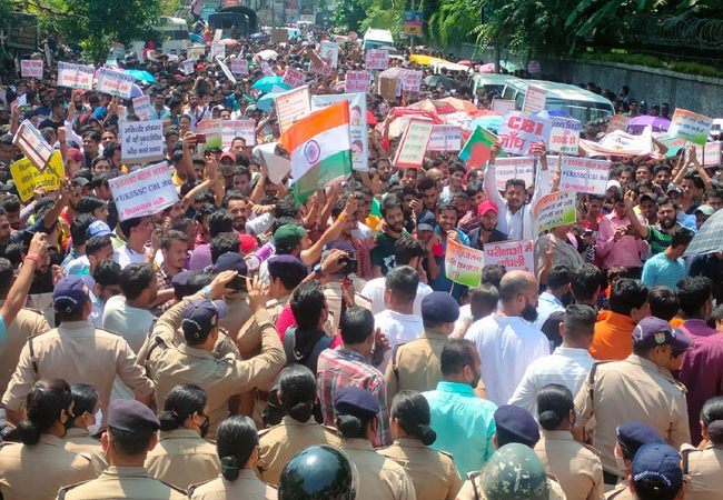 सड़क पर उतरे प्रदेश के बरोजगार युवा, विपक्षी पार्टियों ने किया समर्थन