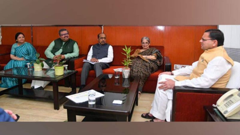 सीएम धामी ने समान नागरिक संहिता के सुझावों के लिए गठित समिति के साथ की बैठक