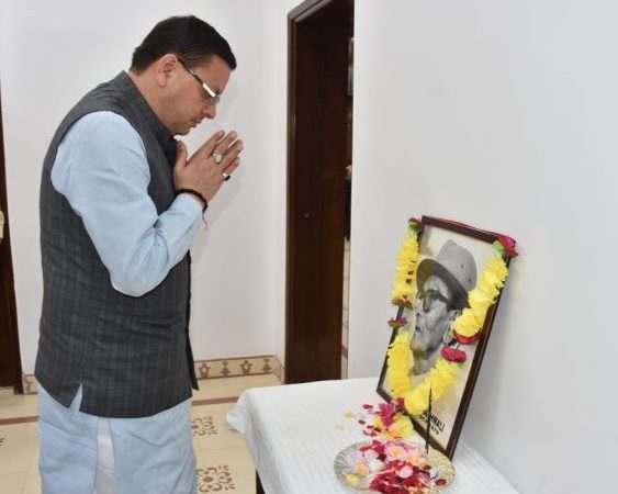 सीएम धामी ने पेशावर कांड के महानायक वीर चंद्र सिंह गढ़वाली को अर्पित किए श्रद्धा सुमन