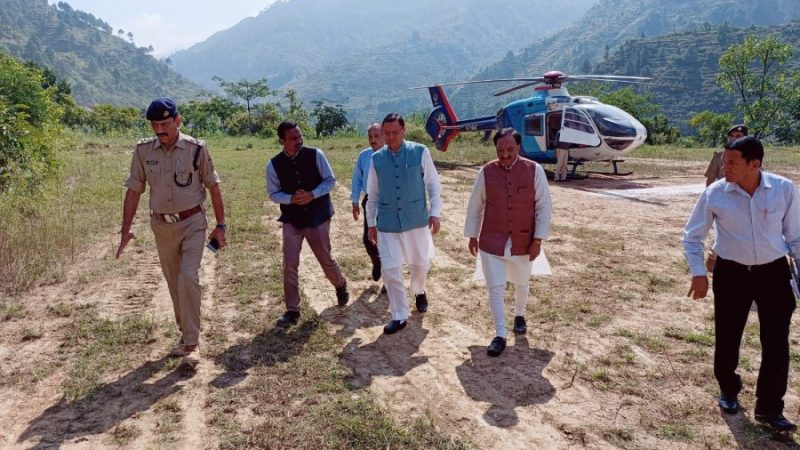 पौड़ी बस दुर्घटना: मुख्यमंत्री धामी व पूर्व मुख्यमंत्री निशंक पहुंचे घटना स्थल.राहत बचाव कार्यों का लिया जायजा
