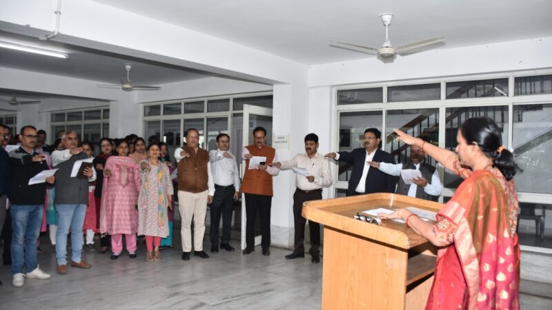 अपर मुख्य सचिव ने सचिवालय के अधिकारियों एवं कार्मिकों को राष्ट्रीय एकता की दिलाई शपथ