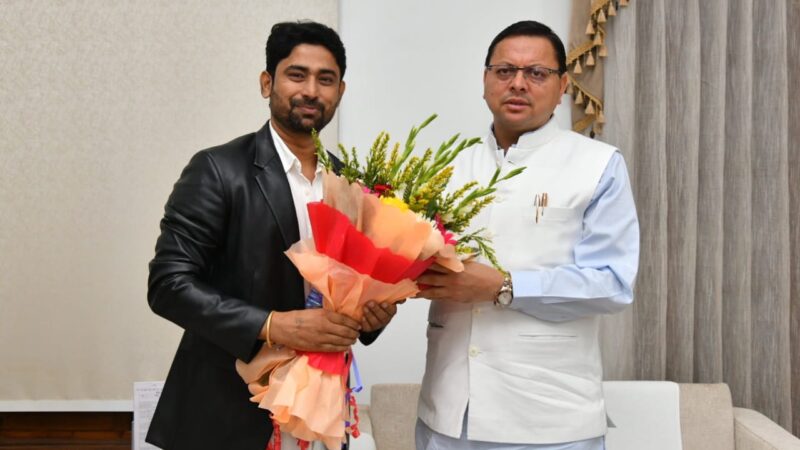 टीवी कलाकार मनमोहन तिवारी ने सीएम से की भेंट, प्रदेश में फिल्मों की शूटिंग को बढ़ावा देने की कही बात