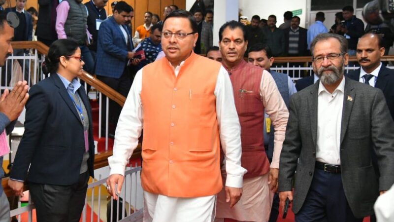 विधानसभा का शीतकालीन सत्र शुरू, कार्यवाही में शामिल होंने पहुंचे सिंह धामी