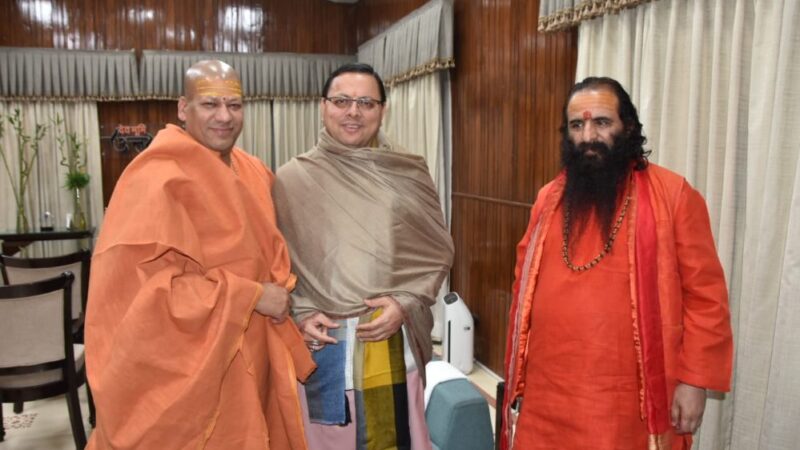 संतों ने की सीएम धामी से भेंट, धर्मांतरण पर कड़ा कानून बनाये जाने पर जताया आभार