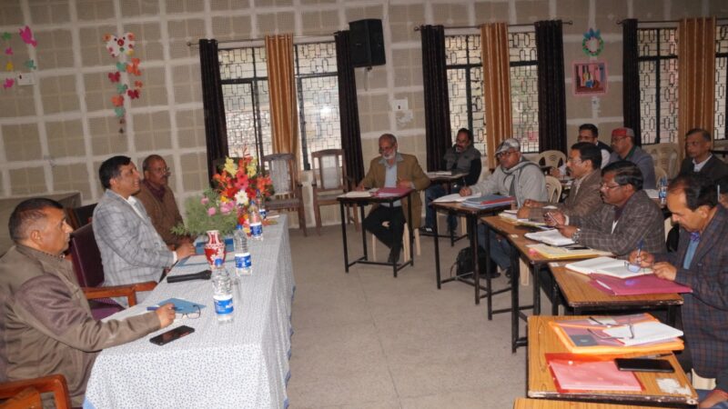 शिक्षा महानिदेशक ने अपर निदेशक व समस्त शिक्षाधिकारियों के साथ की समीक्षा बैठक