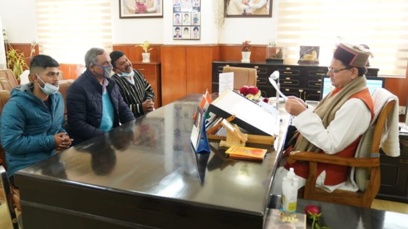 अखिल गढ़वाल सभा व कुर्मांचल सांस्कृतिक एवं कल्याण परिषद के पदाधिकारियों ने सीएम धामी से की मुलाकात
