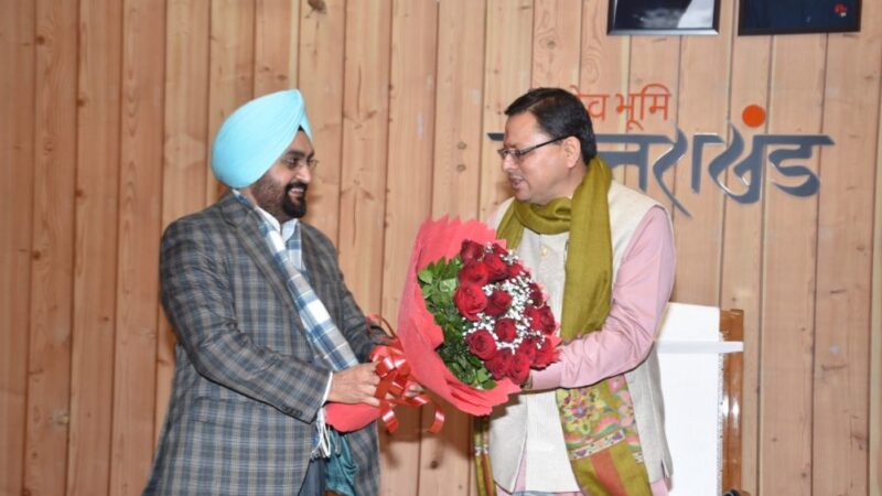 मुख्य सचिव ने सीएम धामी से की मुलाकात, नववर्ष की दी बधाई