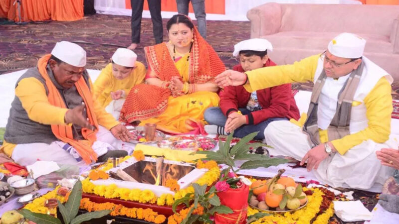 सीएम धामी ने कराया अपने बड़े बेटे का यज्ञोपवीत संस्कार