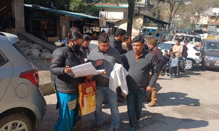 जिलाधिकारी के निर्देश पर तूना-बौंठा मोटर मार्ग अतिक्रमण पर बड़ी कार्यवाही