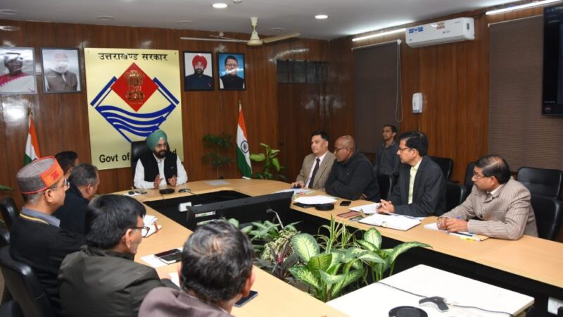 मुख्य सचिव ने शिक्षा विभाग के अधिकारियों के साथ की बैठक