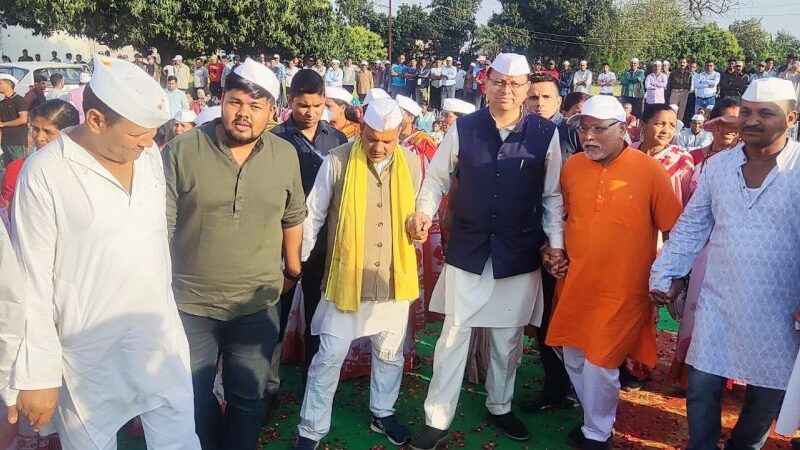 होली मिलन समारोह में जमकर झूमे सीएम धामी