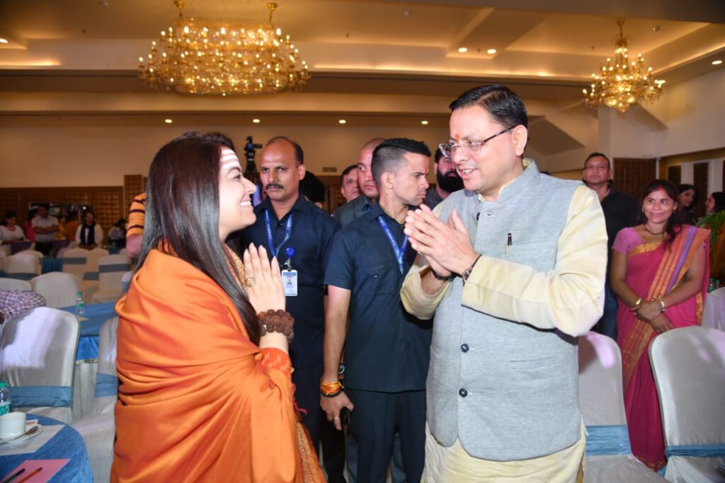 कार्यक्रम के दौरान गत 1 वर्ष की उपलब्धियो पर बात करते हुए मुख्यमंत्री पुष्कर सिंह धामी ने कहा कि हमने बहुत से महत्वपूर्ण निर्णय लिए हैं | हमारे सभी विभाग अगले 10 वर्षों के रोडमैप पर गंभीरता से कार्य कर रहे हैं | हम पर्यटन, कृषि,बागवानी, होमस्टे के क्षेत्र में नई नीतियां एवं योजनाएं लाए हैं | अगले 5 वर्षों में उत्तराखंड की जीएसडीपी दुगनी हो, इसके लिए प्रत्येक वर्ष का एक लक्ष्य निर्धारित कर, उस पर तेजी से कार्य किया जा रहा है | मुख्यमंत्री ने कहा कि उत्तराखंड की मातृशक्ति का उत्तराखंड निर्माण तथा राज्य के विकास और प्रगति में बहुत बड़ा योगदान है | राज्य की मातृशक्ति को आगे बढ़ने के लिए बहुत संघर्ष करना पड़ता है | हमने राज्य की सरकारी नौकरियों में महिलाओं के लिए 30% का क्षेतिज आरक्षण सुनिश्चित किया | हमने वर्ष 2025 तक 125000 महिलाओं को लखपति दीदी बनाने का संकल्प लिया है | मातृशक्ति हेतु हमने 1 वर्ष में 3 सिलेंडर निशुल्क रिफिल की योजना लागू कर दी है | हम होमस्टे को भी प्रोत्साहित कर रहे हैं, जिससे राज्य की महिलाओं को लाभ पहुंचेगा | हमारा प्रयास है कि मातृशक्ति को आगे आने के समान अवसर मिले | मुख्यमंत्री धामी ने कहा कि यूसीसी को सभी के हित के लिए लाया जा रहा है | हमें इसमें सभी वर्गों का समर्थन मिल रहा है | मुख्यमंत्री ने कहा कि राज्य में अवैध अतिक्रमण को विधि के अनुसार ही हटाया जा रहा है | उत्तराखंड वर्ष 2025 तक हर क्षेत्र में अग्रणी राज्य बनने जा रहा है | हमारा राज्य विभिन्न क्षेत्रों में उत्कृष्ट कर रहा है | मुख्यमंत्री ने कहा कि राज्य में नकल माफिया को जड़ से समाप्त करने के लिए देश का सबसे कठोर कानून लागू किया गया है | युवाओं का कल्याण हमारी सर्वोच्च प्राथमिकताओं में से एक है | युवाओं ने हमारे इस निर्णय का स्वागत किया है| राज्य में इतने कठोर नकल विरोधी कानून के लागू होने से राज्य के युवाओ में एक नई आशा और ऊर्जा का संचार हुआ है | इस संबंध में हमें युवाओं तथा प्रदेशवासियों का अपार समर्थन मिल रहा है | मुख्यमंत्री ने कहा कि हमारी सरकार समावेशी विकास एवं संतुलित विकास के मूलमंत्र पर विश्वास करते हुए सभी क्षेत्रों के सतुंलित एवं समान विकास के लिए कार्य कर रही है। केदारनाथ व बदरीनाथ की तर्ज पर कुमायूं के पौराणिक मंदिरों को भव्य बनाने के लिये मानसखण्ड मंदिर माला मिशन की कार्ययोजना पर कार्य हो रहा है। कुमाँऊ मण्डल में भी तीर्थस्थलों के विकास एवं कनेक्टिविटी के क्षेत्र में अभूतपूर्व कार्य हो रहा है। मुख्यमंत्री ने कहा कि यह प्रसन्नता का विषय है कि केदारनाथ सहित हमारी संपूर्ण चार धाम यात्रा सफलतापूर्वक चल रही है | केदारनाथ धाम में प्रतिदिन तीर्थ यात्रियों की संख्या नए रिकॉर्ड बना रही है | हमने केदारनाथ धाम सहित सभी धामों में तीर्थ यात्रियों के लिए सभी सुविधाओं व्यवस्था की है | इस अवसर पर कैबिनेट मंत्री सतपाल महाराज तथा राज्यसभा सदस्य कार्तिक शर्मा भी उपस्थित थे।