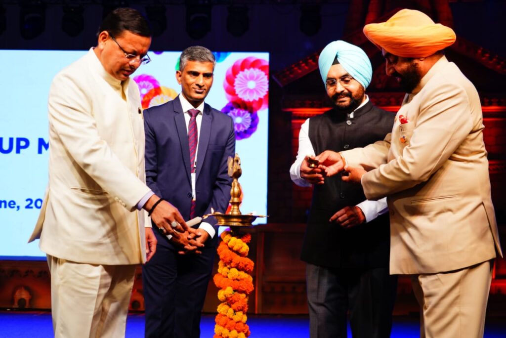 मुख्यमंत्री पुष्कर सिंह धामी ने सोमवार को नरेंद्र नगर टिहरी में आयोजित जी 20 इंफ्रास्ट्रक्चर वर्किंग ग्रुप की बैठक के अवसर पर आयोजित विदेशी मेहमानों के लिए आयोजित रात्रि भोज के अवसर पर विदेशी मेहमानों का स्वागत किया।