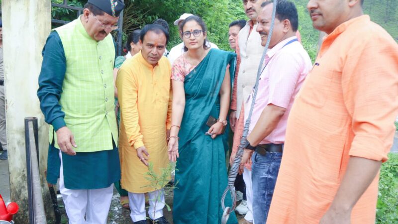 सूबे में शीघ्र दूर होगी शिक्षकों की कमीः डॉ. धन सिंह रावत,मानव सम्पदा’ पोर्टल पर ऑनलाइन रहेगा शिक्षकों डाटा,पाठ्यक्रम में शामिल होगा पर्यावरण संरक्षण व संवर्द्धन का पाठ।